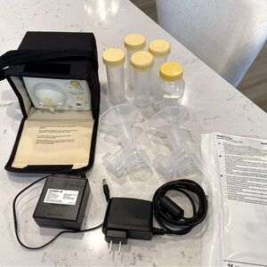Medela Pump In Style Advanced with various accessories